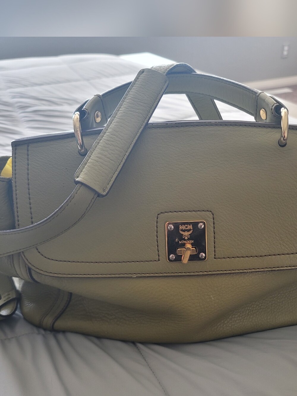🌟Authentic MCM Leather Top‑Handle Bag – Green – Serial L40101 – Gold Hardware
